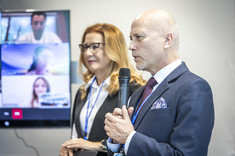Od lewej: prof. PRz B. Zatwarnicka-Madura, prof. J. Sęp, 