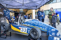 Prezentacja bolidu przez Koło Naukowe Formuła Student Rzeszów.