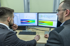 Od lewej: mgr inż. M. Markowicz, prof. PRz P. Gil, 