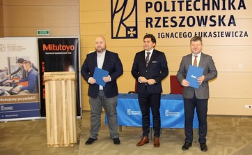 Od lewej: J. Ruszkowski, L. Nadbereżny, prof. P. Koszelnik,